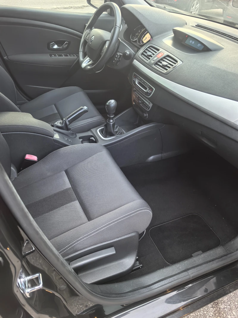 Renault Megane, снимка 12 - Автомобили и джипове - 52482568