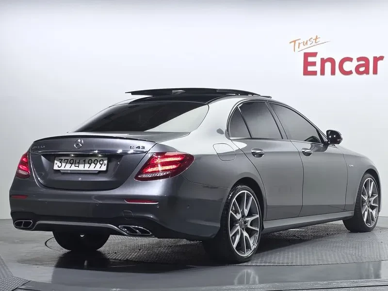 Mercedes-Benz E 43 AMG Amg 4Matic, снимка 2 - Автомобили и джипове - 55141357