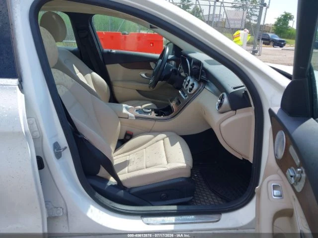 Mercedes-Benz C 300 4MATIC  / DIGITAL / BURMESTER / ЛИЗИНГ , снимка 5 - Автомобили и джипове - 55827182