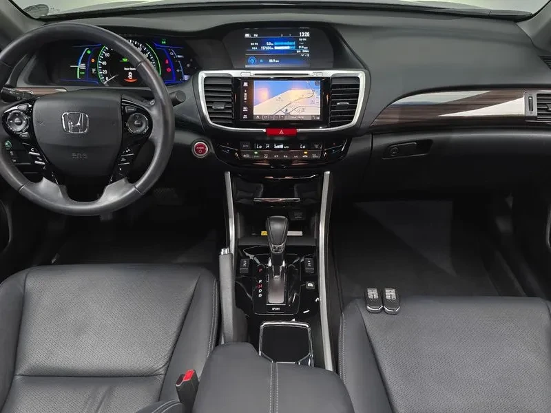 Honda Accord 2.0 Hybrid 9Th Generation, снимка 7 - Автомобили и джипове - 56699315
