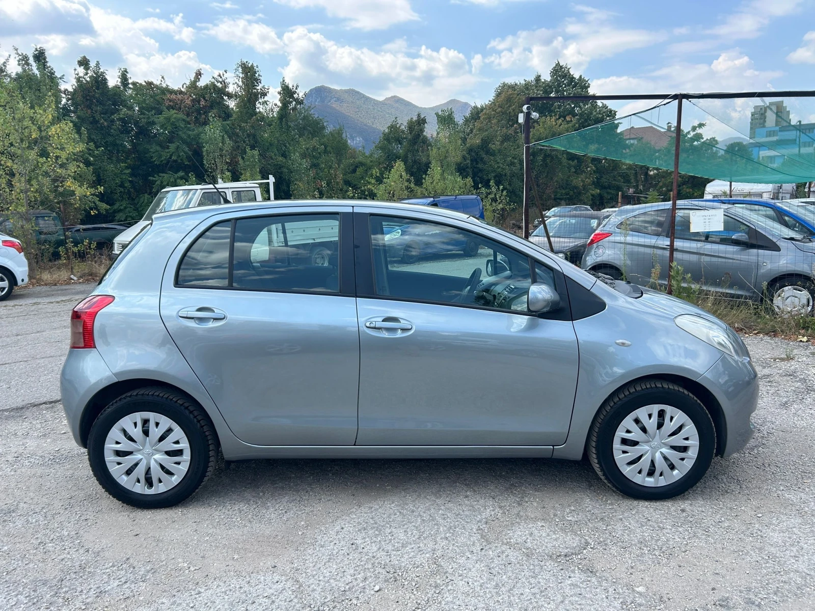 Toyota Yaris 1.3i - изображение 4