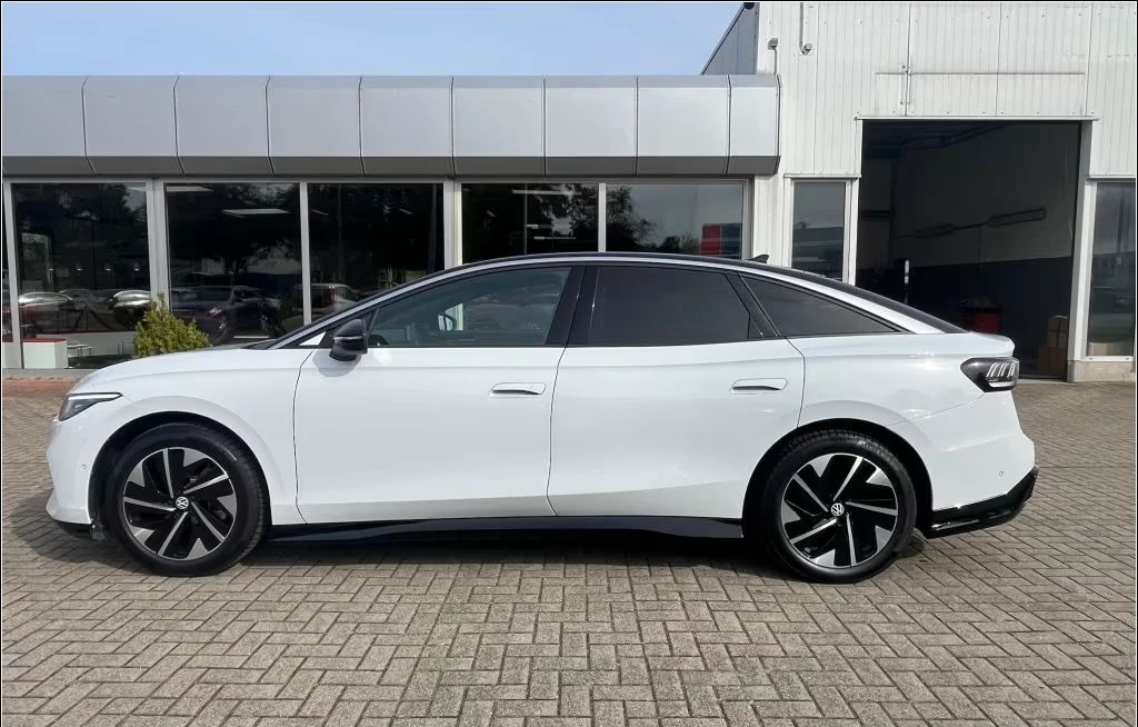 VW ID.7 77 kWh* DISTR* KEYLESS* CAM* HEAD-UP* CARPLAY* , снимка 7 - Автомобили и джипове - 54069044