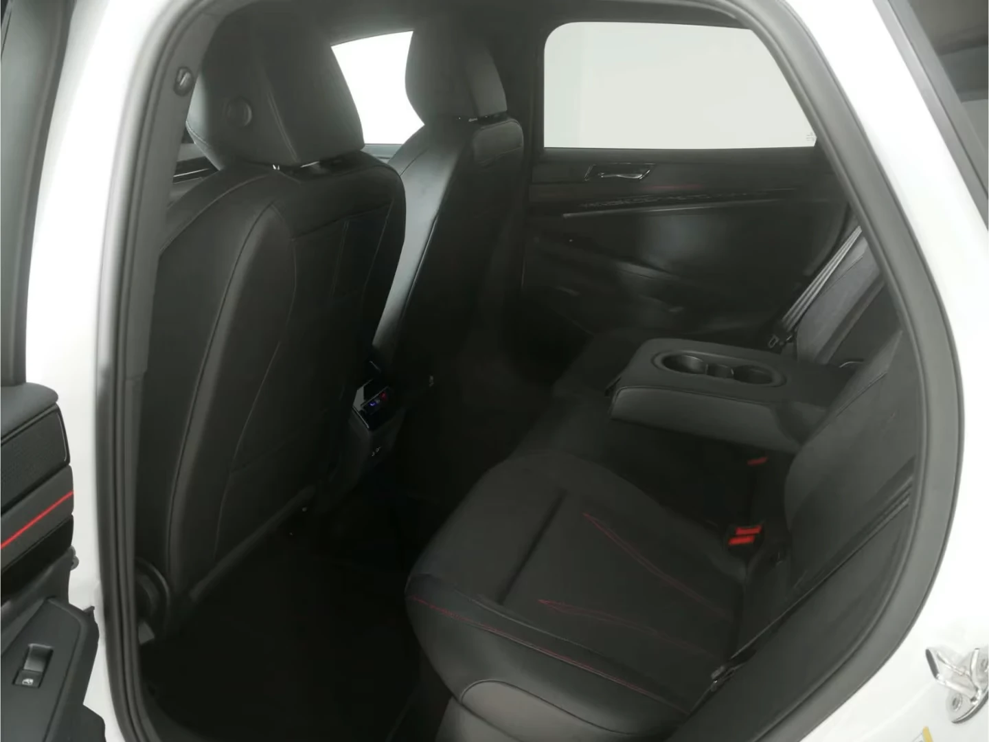 VW ID.7 77 kWh* DISTR* KEYLESS* CAM* HEAD-UP* CARPLAY* , снимка 13 - Автомобили и джипове - 54069044