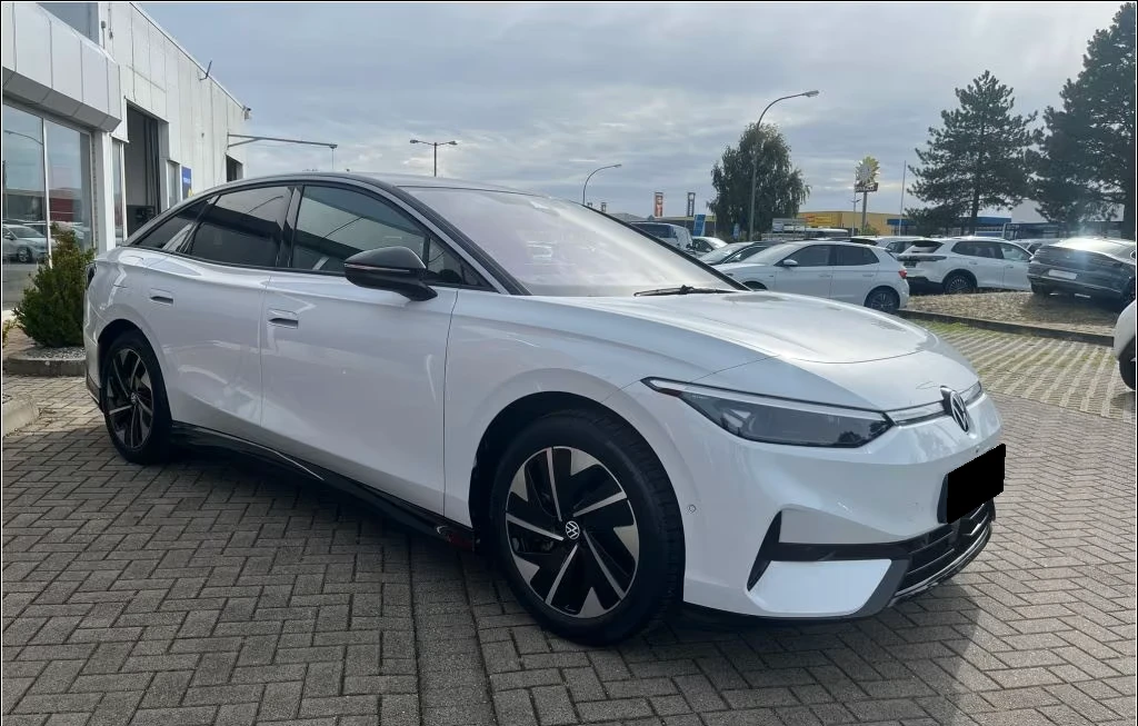 VW ID.7 77 kWh* DISTR* KEYLESS* CAM* HEAD-UP* CARPLAY* , снимка 3 - Автомобили и джипове - 54069044