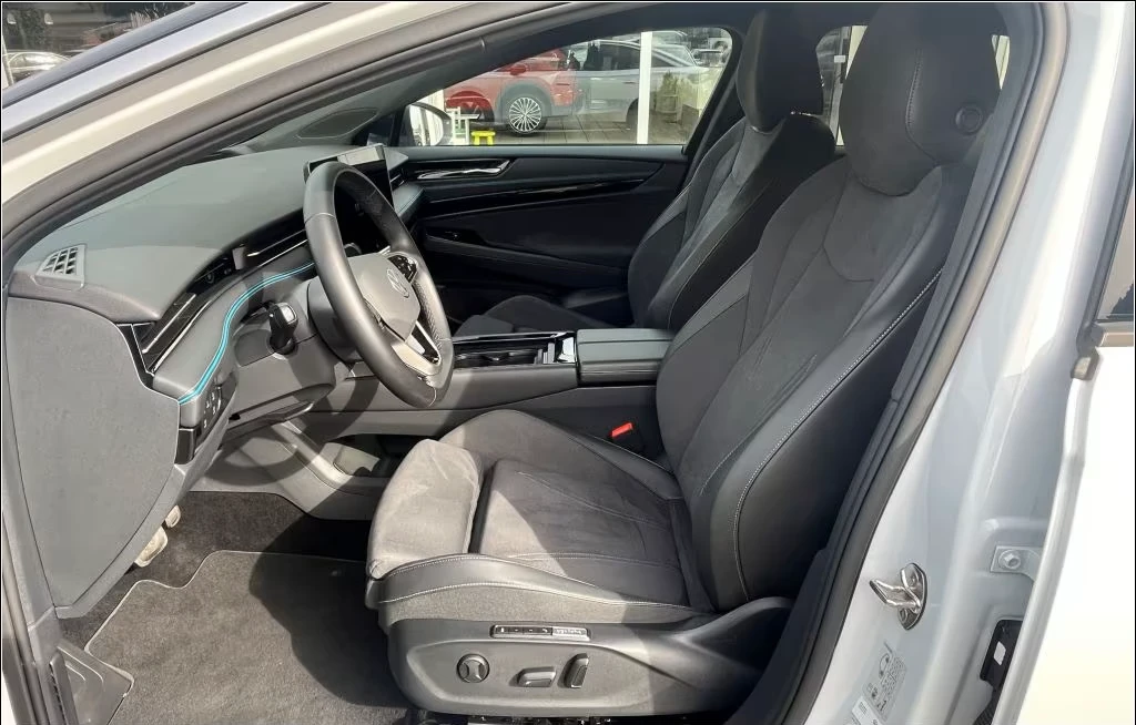 VW ID.7 77 kWh* DISTR* KEYLESS* CAM* HEAD-UP* CARPLAY* , снимка 8 - Автомобили и джипове - 54069044