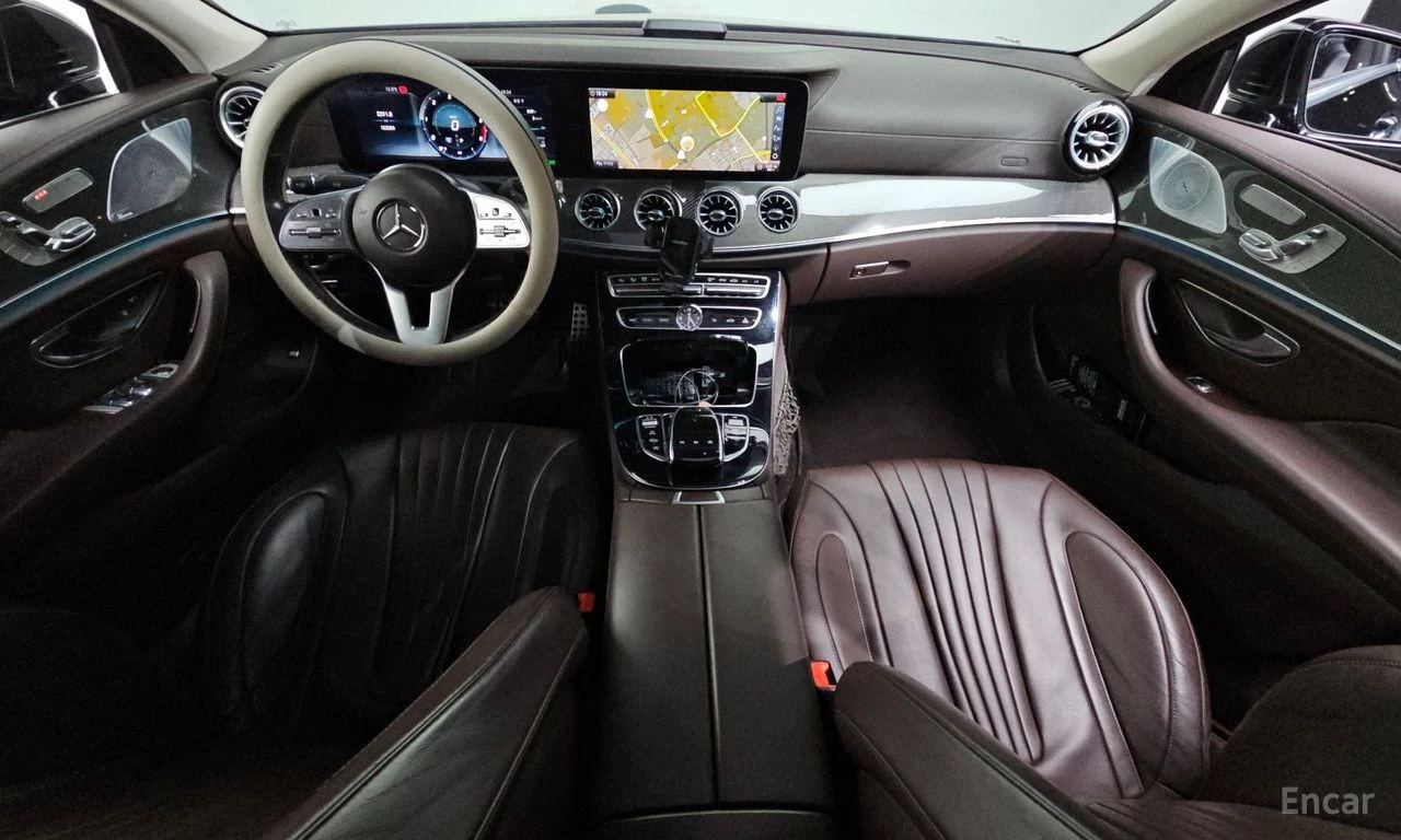 Mercedes-Benz CLS 300 AMG LINE * , снимка 5 - Автомобили и джипове - 54371127