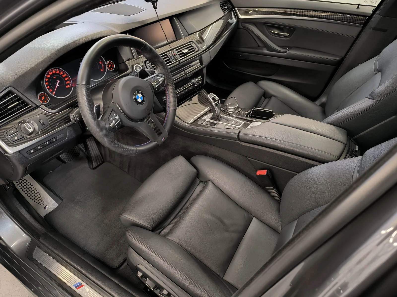 BMW 530 xDrive F11 M Sport | 284hp+ | B&O | HUD | Adaptive, снимка 6 - Автомобили и джипове - 54428116