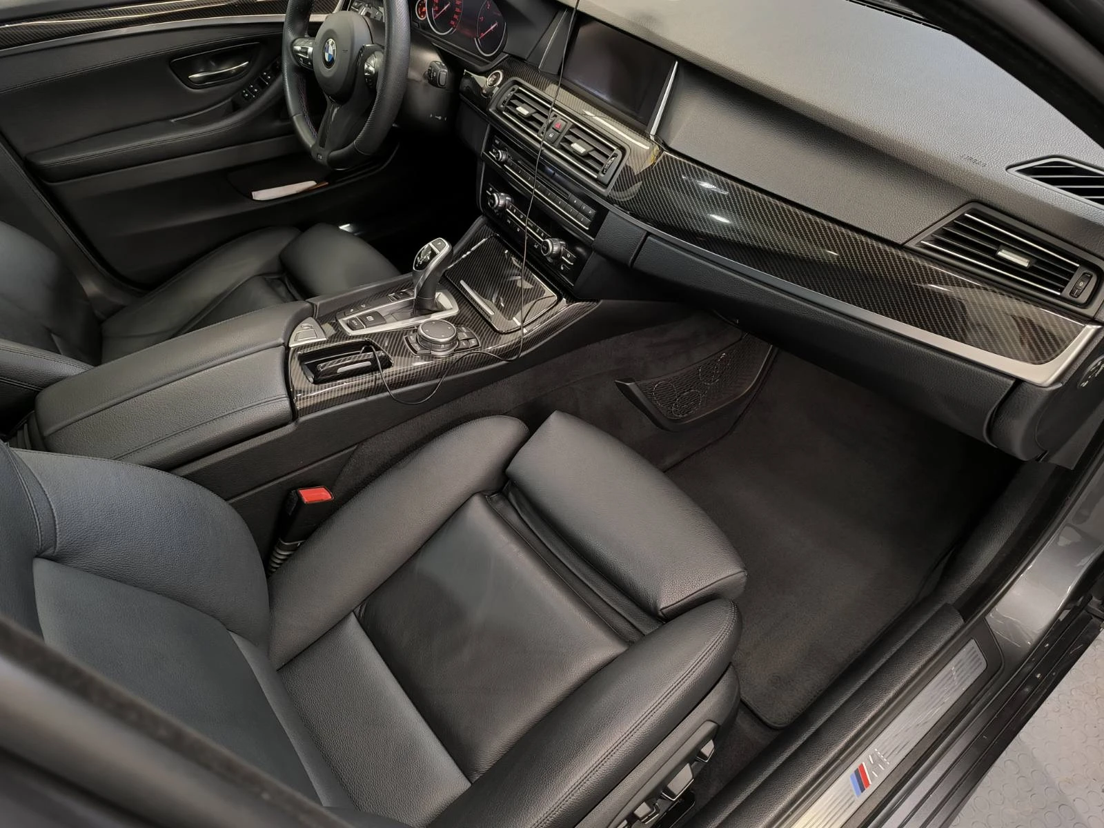 BMW 530 xDrive F11 M Sport | 284hp+ | B&O | HUD | Adaptive, снимка 9 - Автомобили и джипове - 54428116