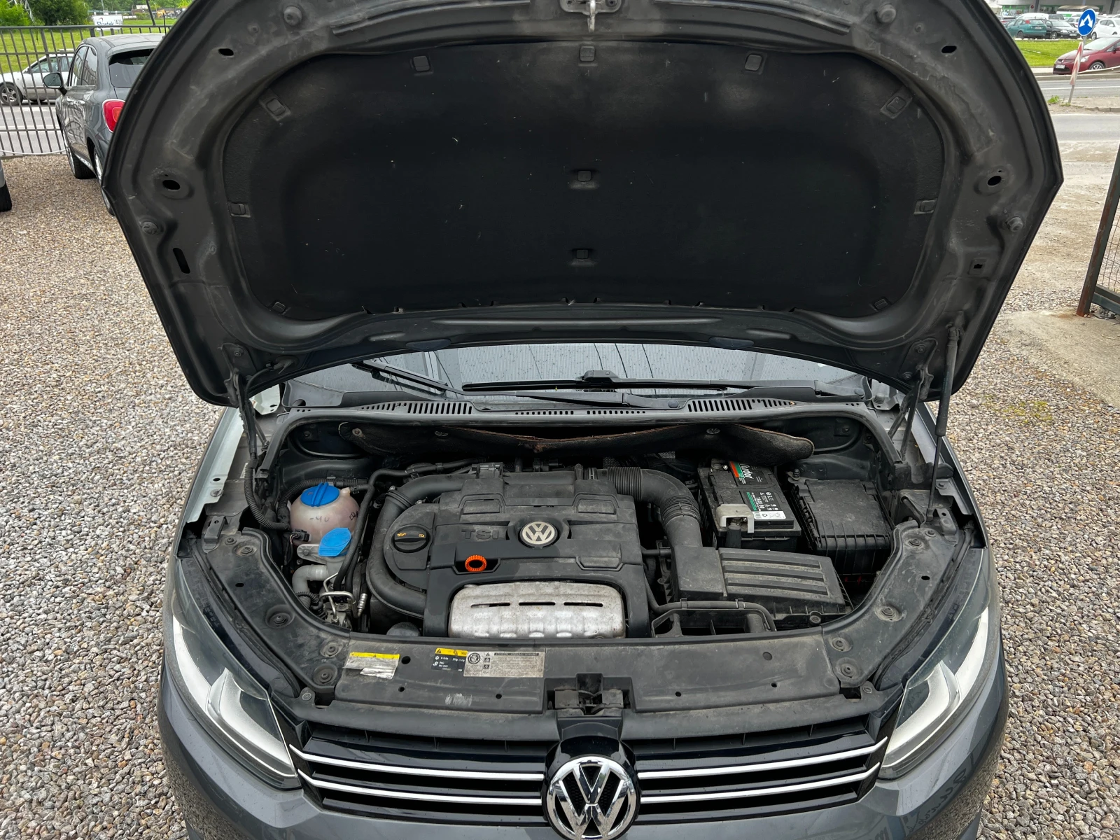 VW Touran КАПАРИРАНА, снимка 16 - Автомобили и джипове - 54478255