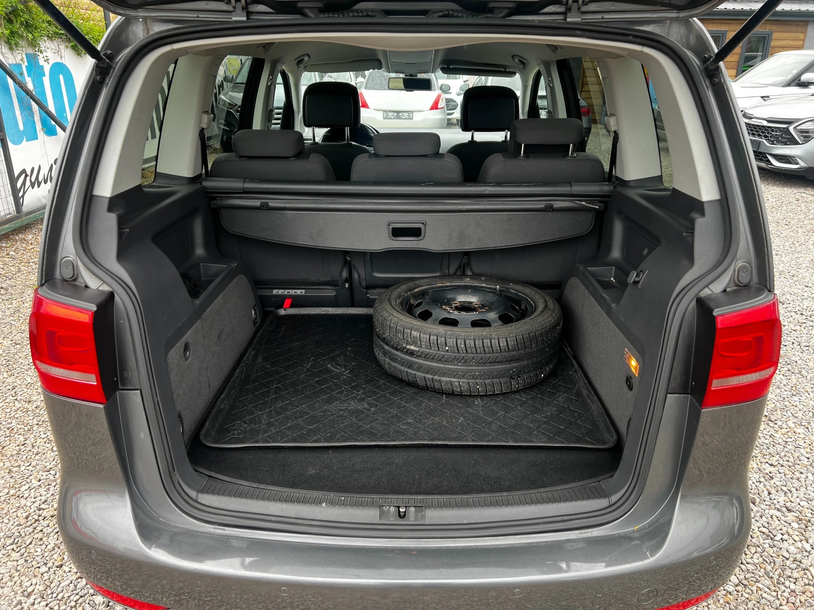 VW Touran КАПАРИРАНА, снимка 10 - Автомобили и джипове - 54478255