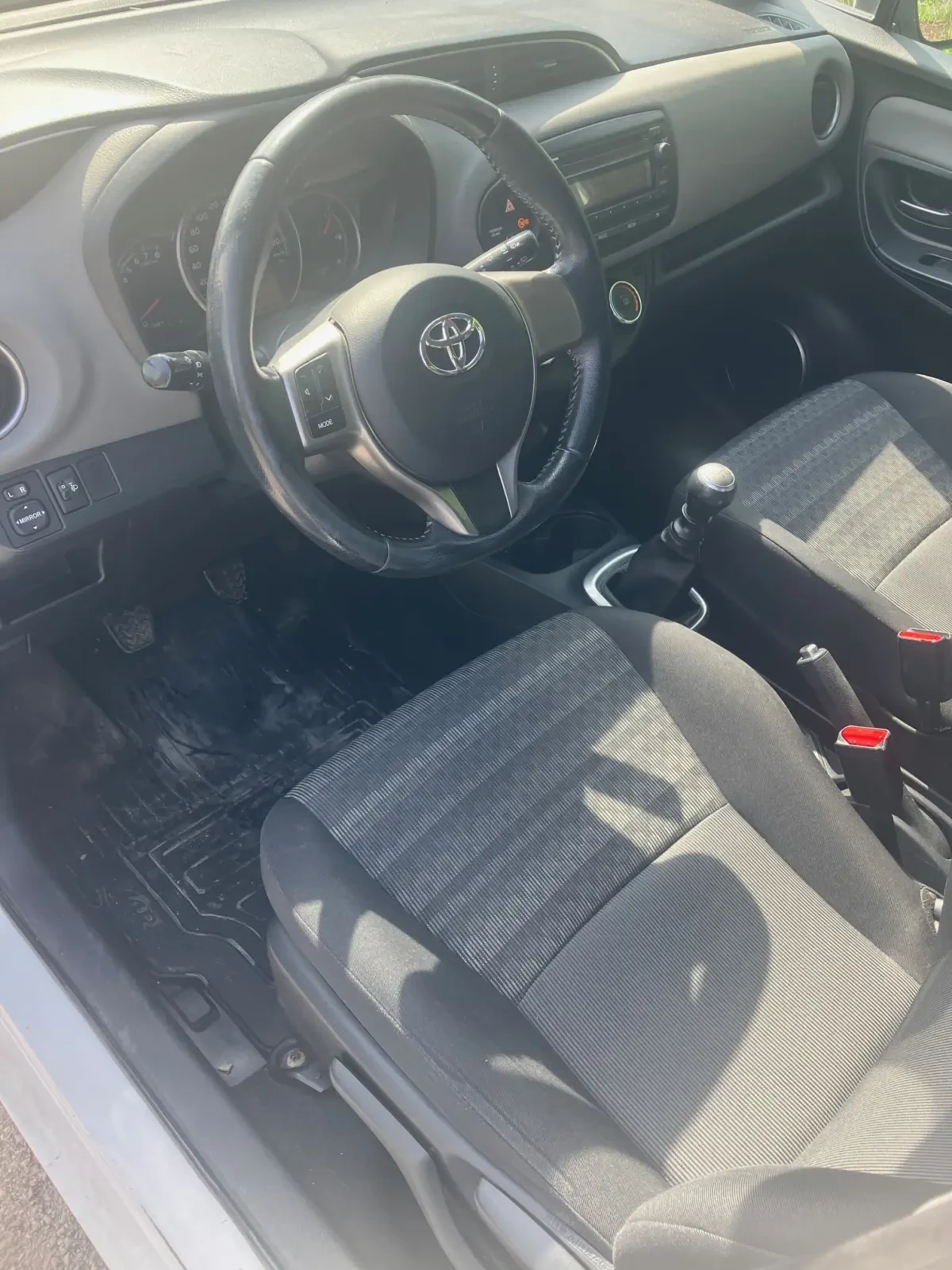 Toyota Yaris 1.3/6 скорости, снимка 5 - Автомобили и джипове - 54789939
