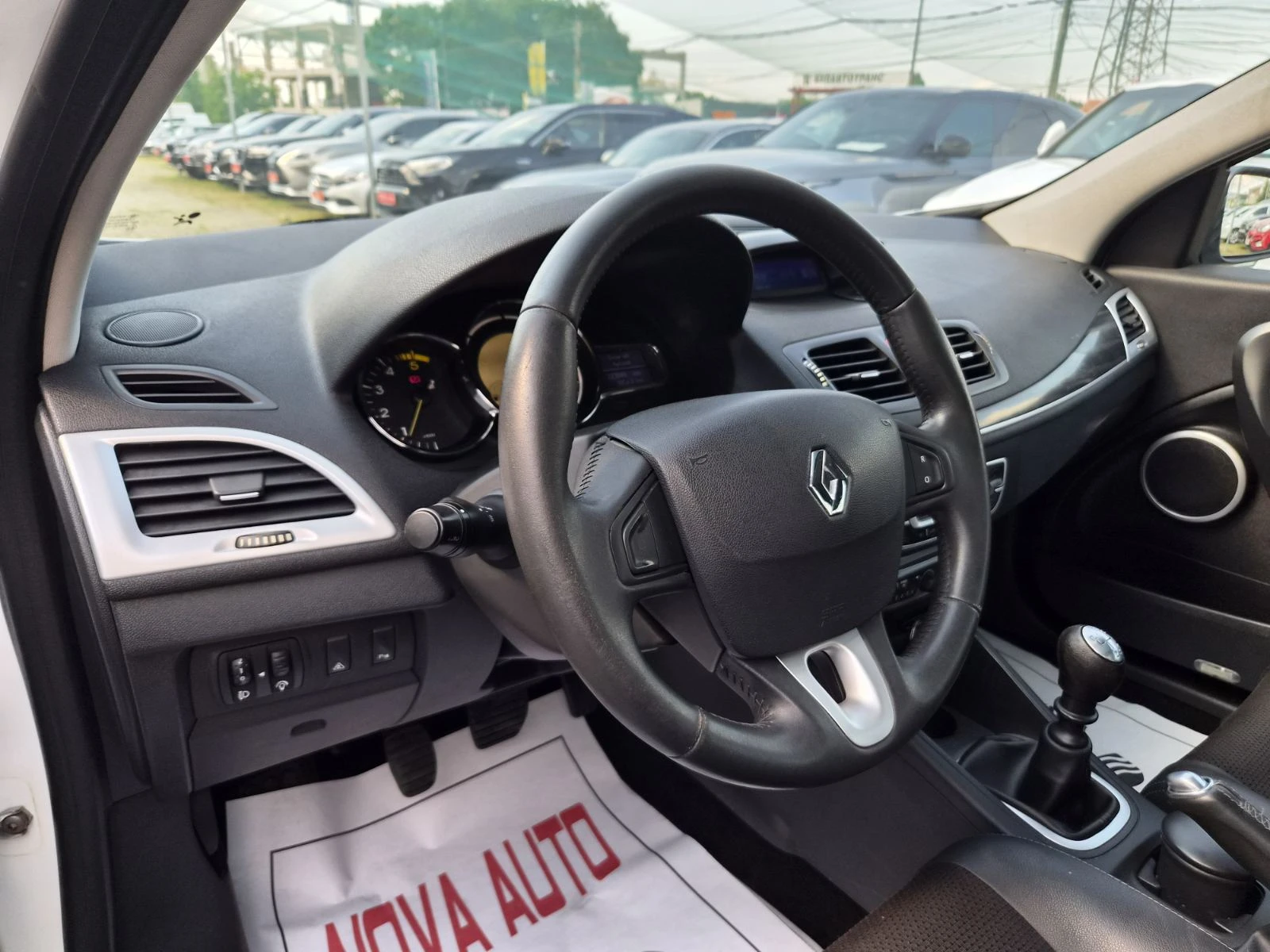 Renault Megane 1.5DCI-ПАНОРАМА-220.000км, снимка 8 - Автомобили и джипове - 55071631