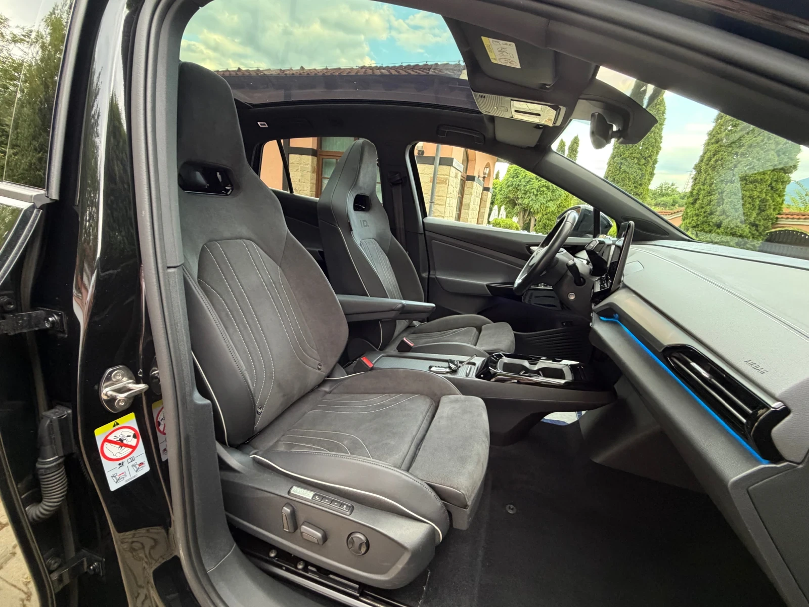VW ID.5 PRO/82kw/SportSeats/Pano/HeadUp/360/Memory/Full, снимка 11 - Автомобили и джипове - 55401798