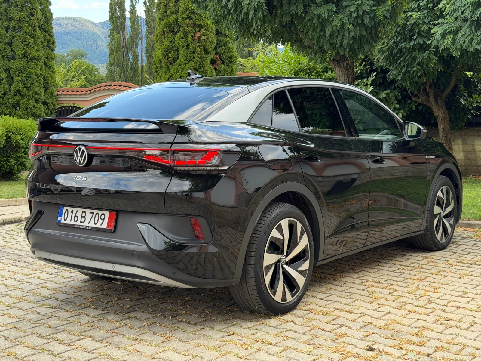 VW ID.5 PRO/82kw/SportSeats/Pano/HeadUp/360/Memory/Full, снимка 7 - Автомобили и джипове - 55401798