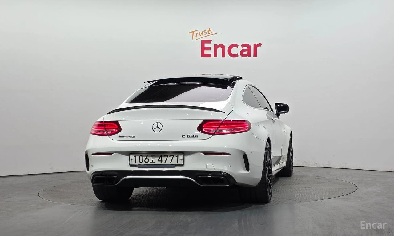 Mercedes-Benz C 63 AMG S* BUCKET* SEATS* BURMESTER* CERAMIC* ДИСТРОНИК* Х, снимка 4 - Автомобили и джипове - 55971090