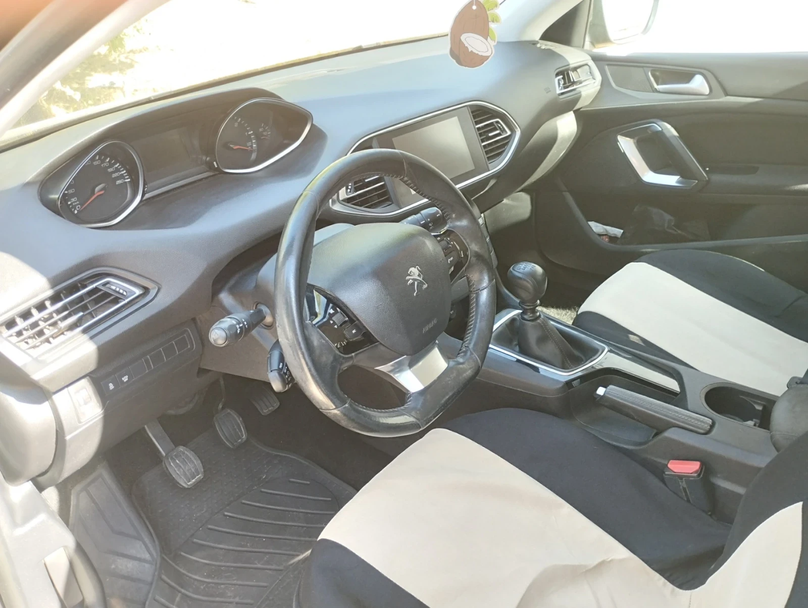 Peugeot 308 1.6 BlueHDi , снимка 7 - Автомобили и джипове - 56135241