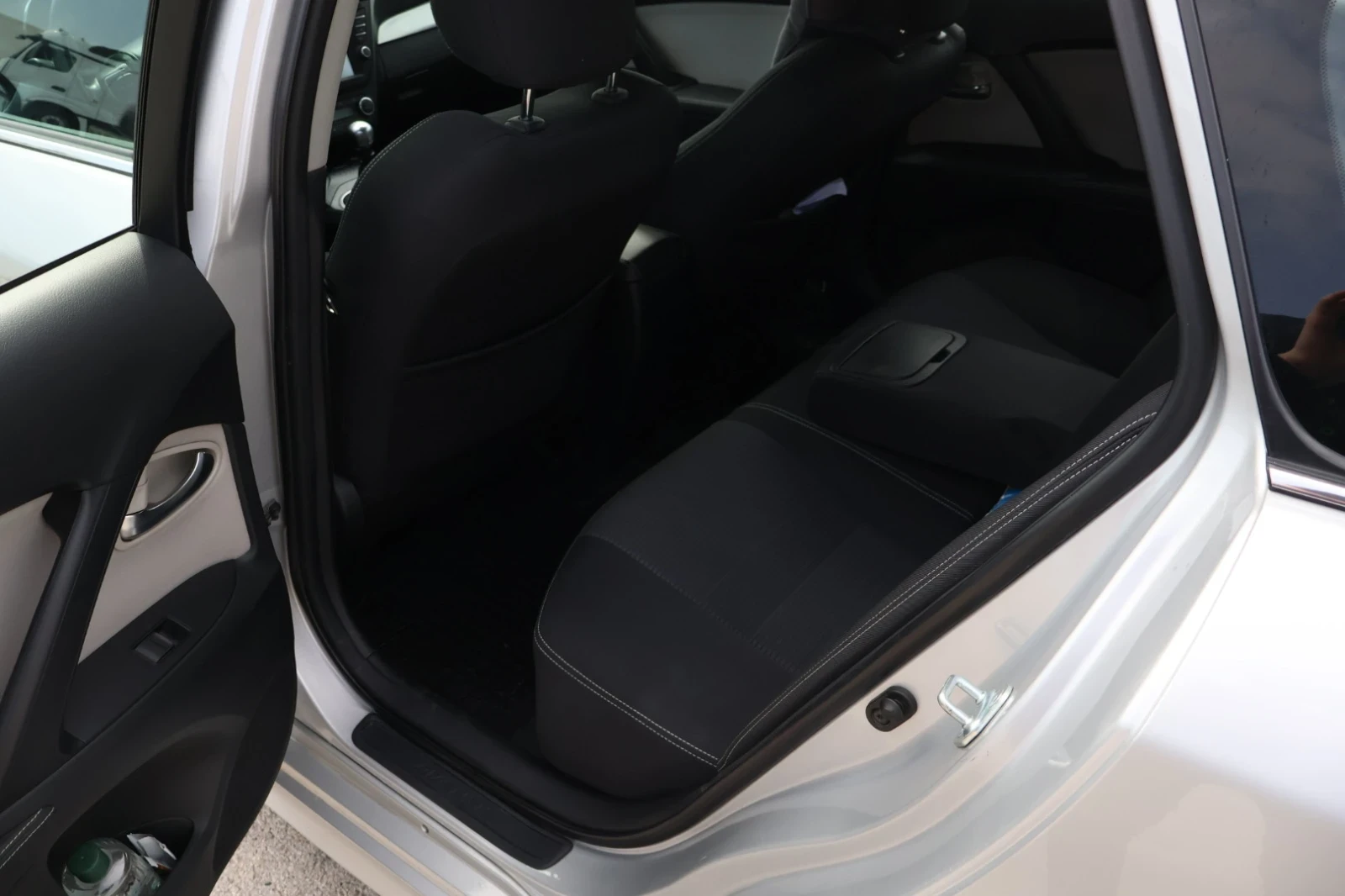 Toyota Avensis, снимка 8 - Автомобили и джипове - 56657785