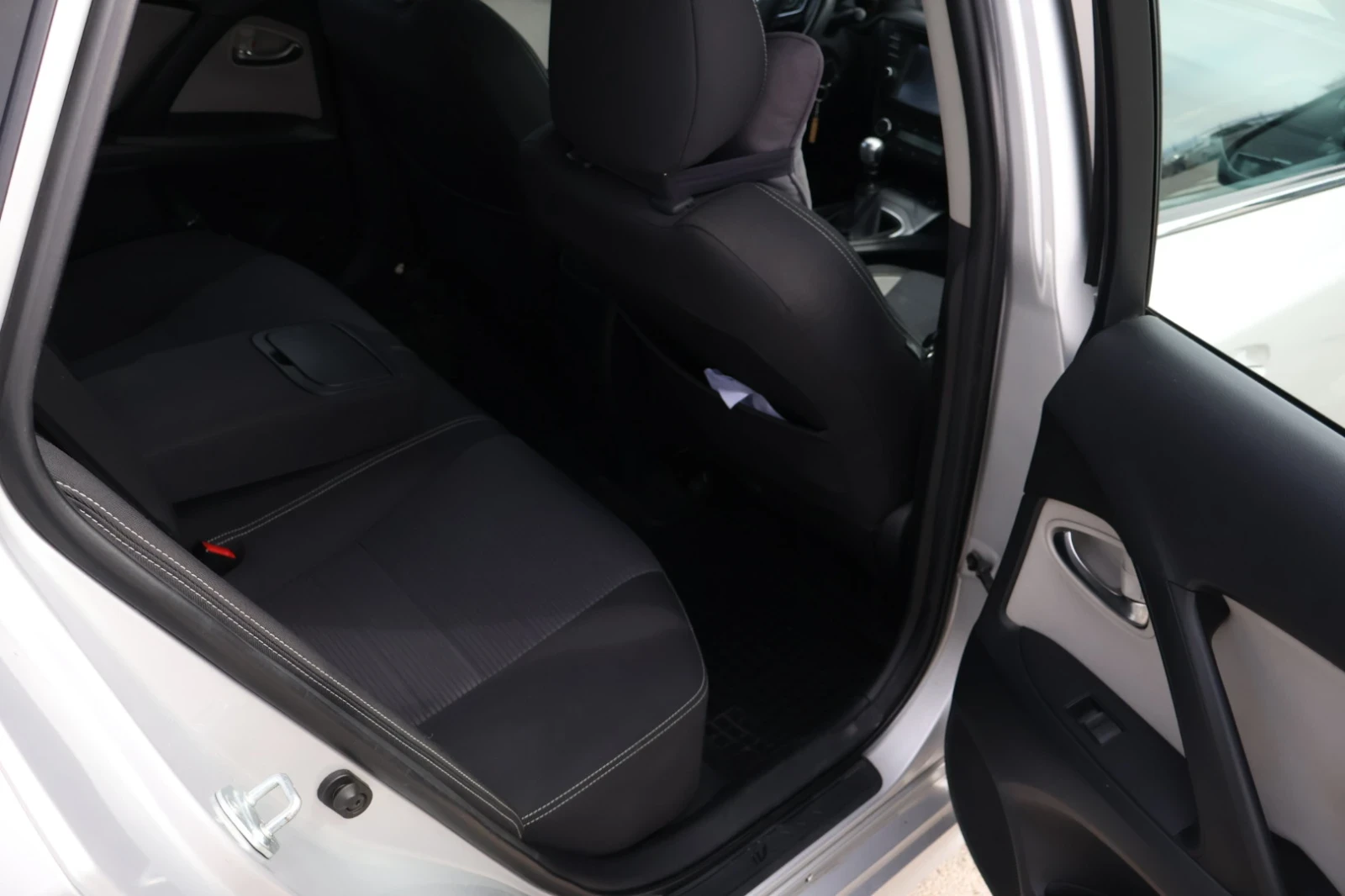 Toyota Avensis, снимка 9 - Автомобили и джипове - 56657785