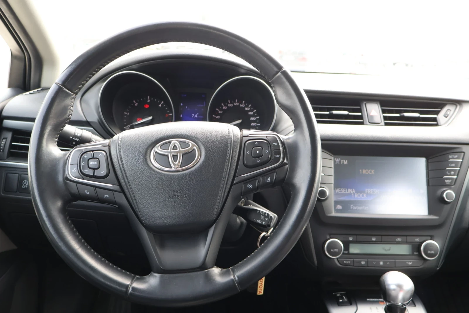 Toyota Avensis, снимка 14 - Автомобили и джипове - 56657785