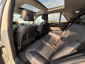Mercedes-Benz ML 350 AMG = KEYLESS GO = DISTRONIC = PANORAMA = PODGREV , снимка 14