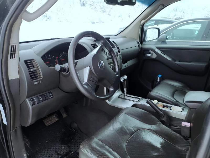 Nissan Navara 2.5d Automat, снимка 9 - Автомобили и джипове - 48805325