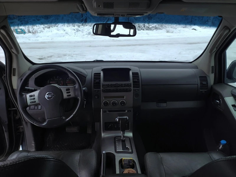 Nissan Navara 2.5d Automat, снимка 11 - Автомобили и джипове - 48805325