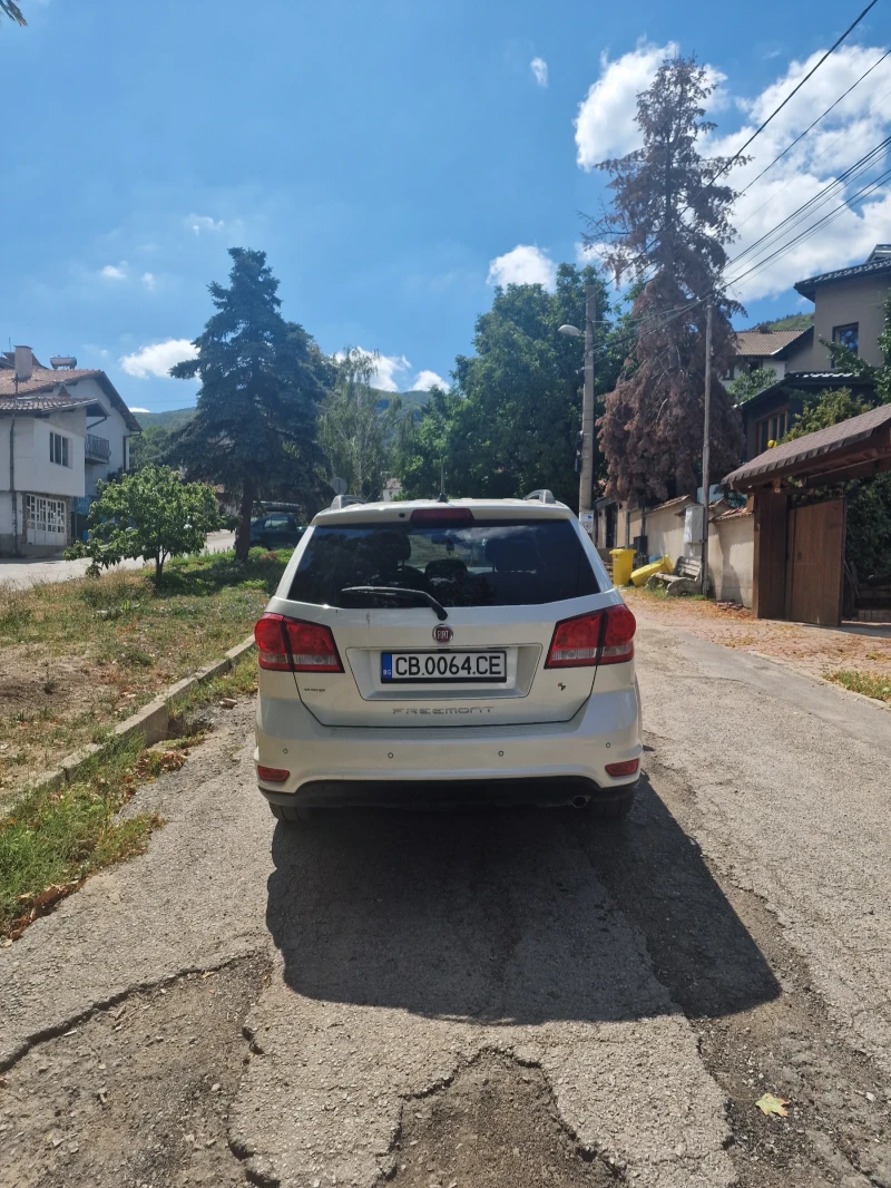 Fiat Freemont, снимка 2 - Автомобили и джипове - 52531659