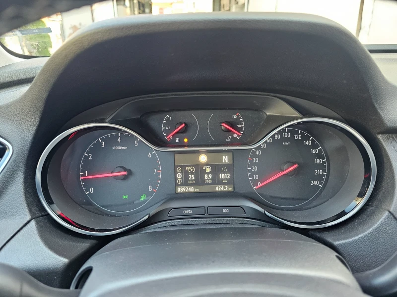 Opel Grandland X 1.6Турбо-180к.с.-8скорости, снимка 13 - Автомобили и джипове - 52297605