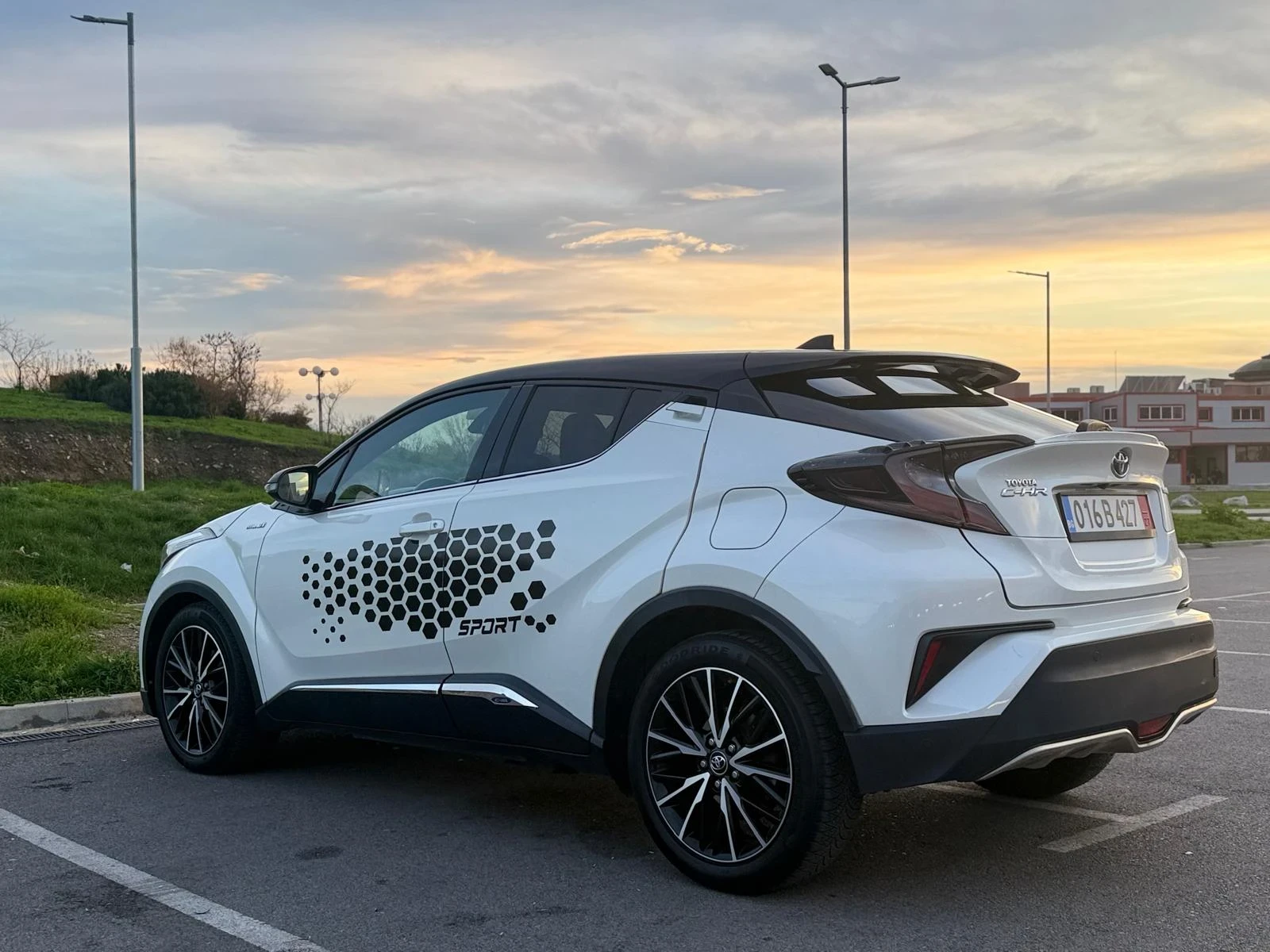Toyota C-HR 1.8HIBRID/BENZIN/AVTOMAT/NAVI/KAMERA/JBL - изображение 6