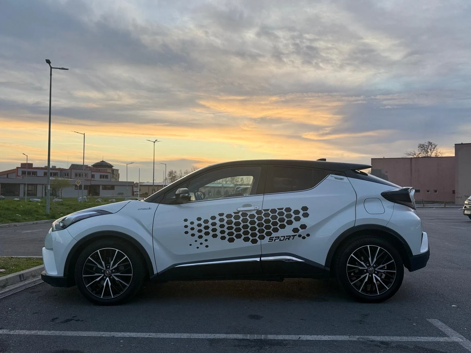 Toyota C-HR 1.8HIBRID/BENZIN/AVTOMAT/NAVI/KAMERA/JBL - изображение 4