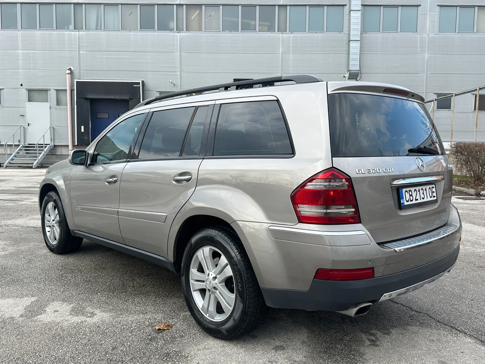 Mercedes-Benz GL 320 7 места, снимка 3 - Автомобили и джипове - 53732310