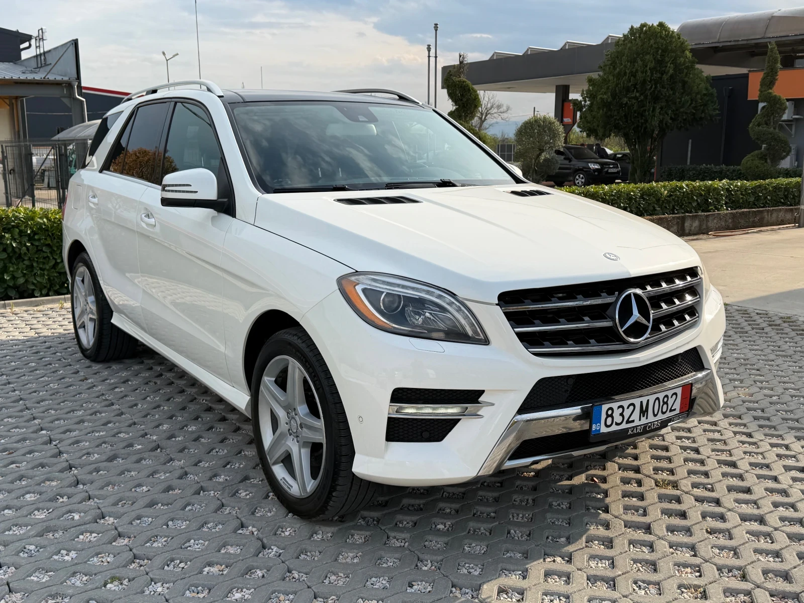 Mercedes-Benz ML 350 AMG = KEYLESS GO = DISTRONIC = PANORAMA = PODGREV 