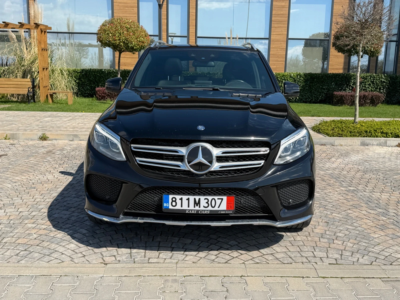 Mercedes-Benz GLE 350 AMG = KEYLESS GO = DISTRONIC = PANORAMA = PODGREV , снимка 2 - Автомобили и джипове - 54103150