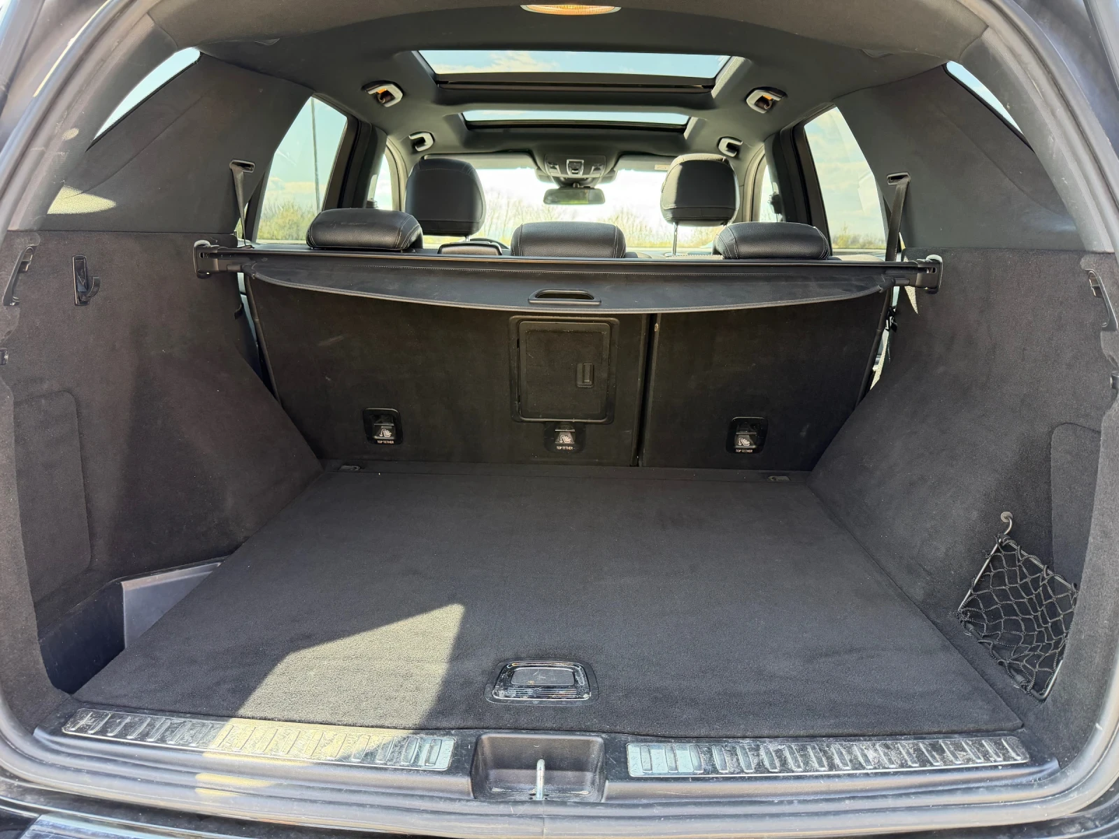 Mercedes-Benz GLE 350 AMG = KEYLESS GO = DISTRONIC = PANORAMA = PODGREV , снимка 16 - Автомобили и джипове - 54103150