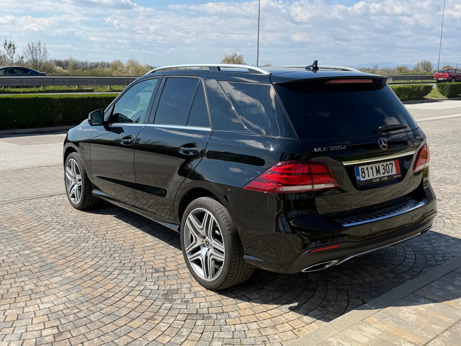 Mercedes-Benz GLE 350 AMG = KEYLESS GO = DISTRONIC = PANORAMA = PODGREV , снимка 4 - Автомобили и джипове - 54103150