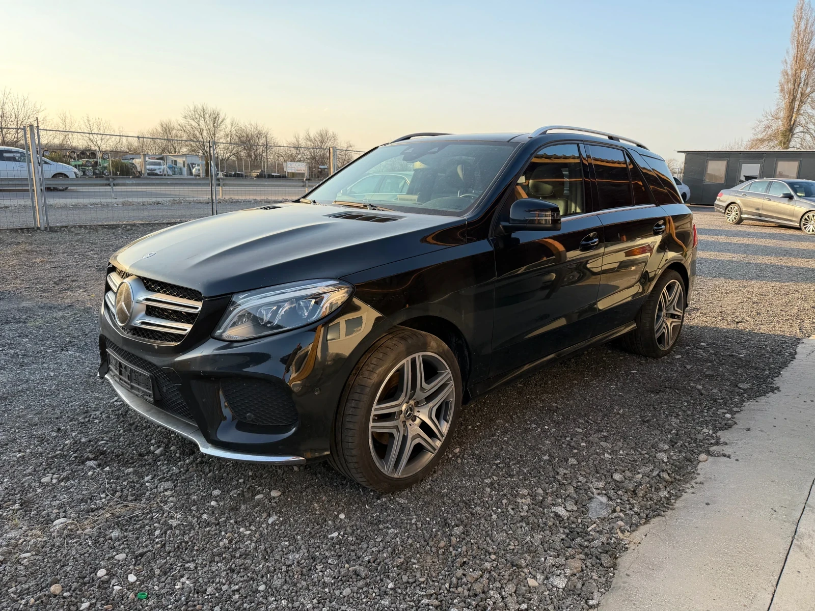 Mercedes-Benz GLE 350 AMG = KEYLESS GO = DISTRONIC = PANORAMA = PODGREV 