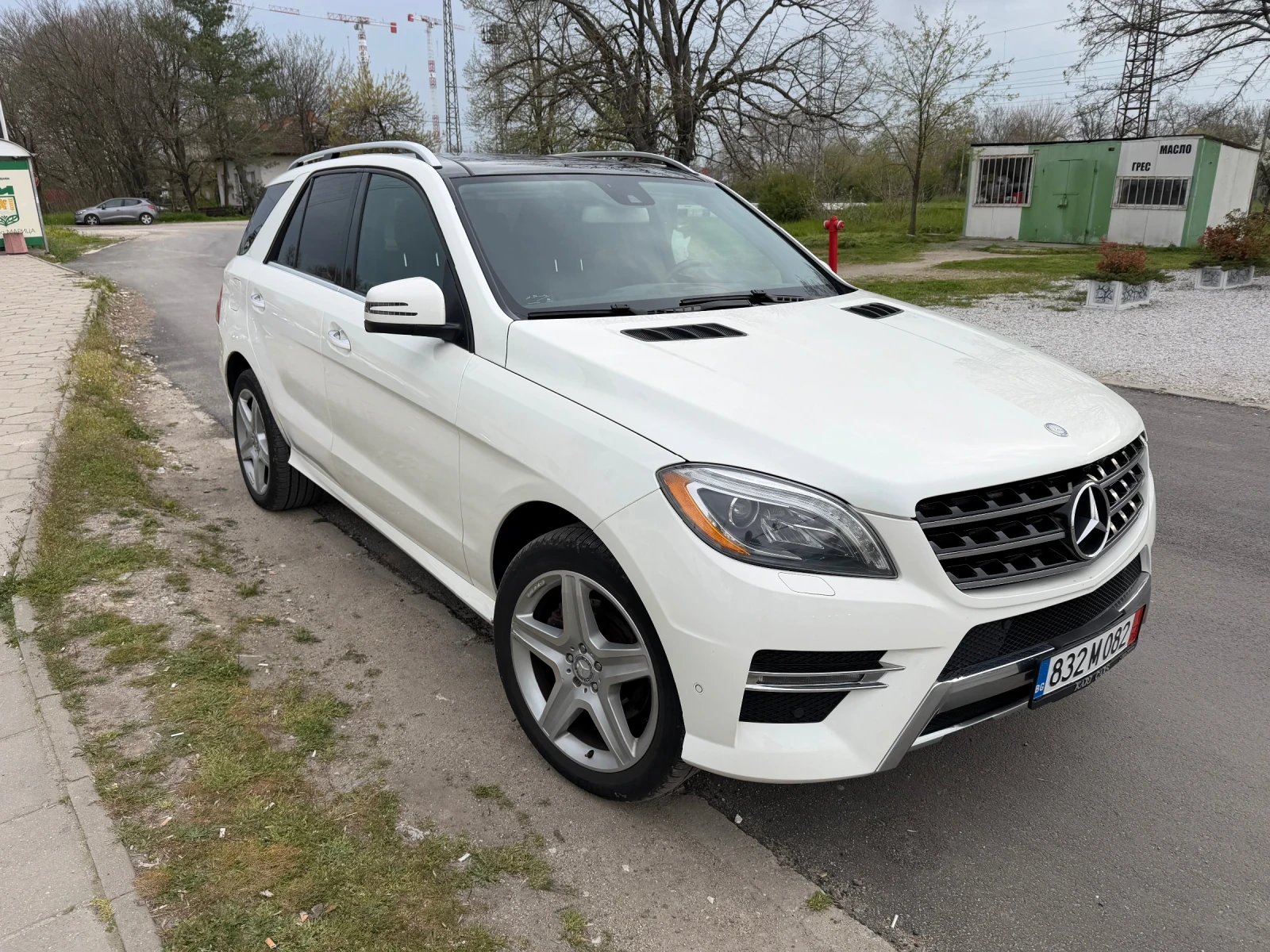 Mercedes-Benz ML 350 AMG = KEYLESS GO = DISTRONIC = PANORAMA = PODGREV 