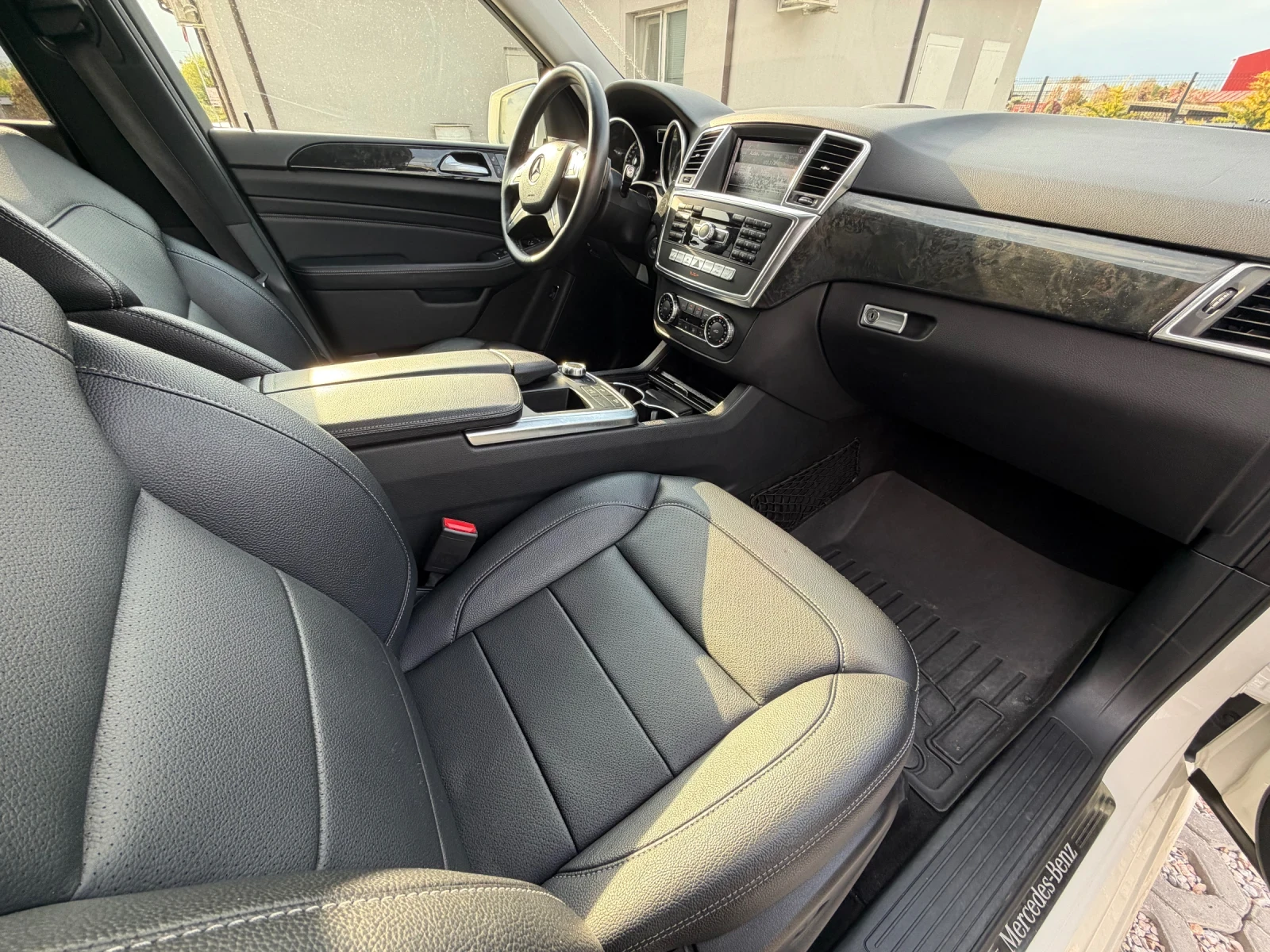 Mercedes-Benz ML 350 AMG = KEYLESS GO = DISTRONIC = PANORAMA = PODGREV , снимка 7 - Автомобили и джипове - 54362866