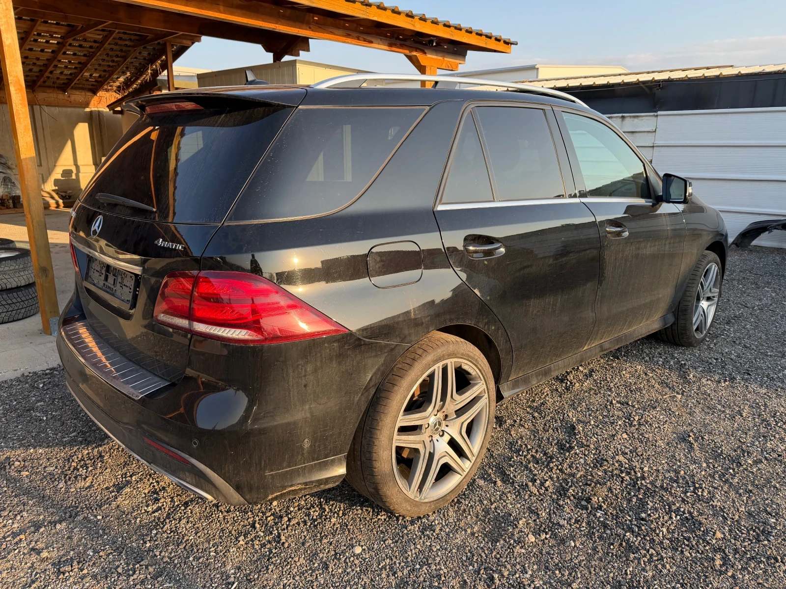 Mercedes-Benz GLE 350 AMG = KEYLESS GO = DISTRONIC = PANORAMA = PODGREV , снимка 4 - Автомобили и джипове - 54012132