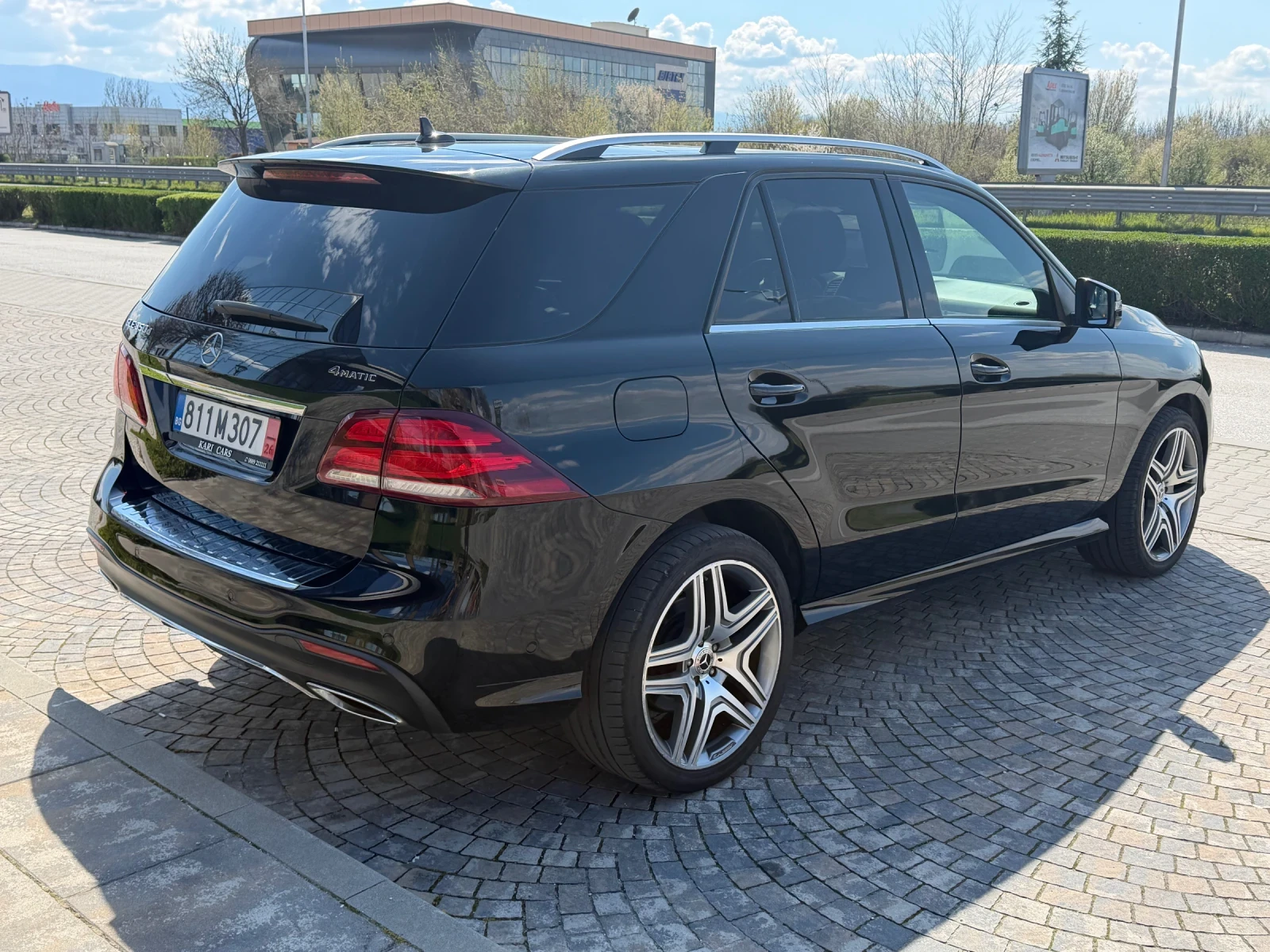 Mercedes-Benz GLE 350 AMG = KEYLESS GO = DISTRONIC = PANORAMA = PODGREV , снимка 6 - Автомобили и джипове - 54103150