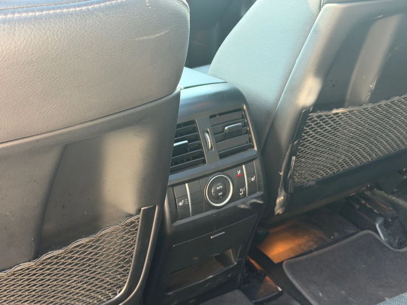 Mercedes-Benz GLE 350 AMG = KEYLESS GO = DISTRONIC = PANORAMA = PODGREV , снимка 10 - Автомобили и джипове - 54103150