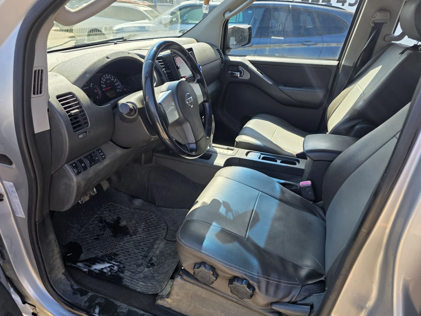 Nissan Navara 2.5 dCi | 174кс | Автоматик | Климатроник , снимка 8 - Автомобили и джипове - 54099158