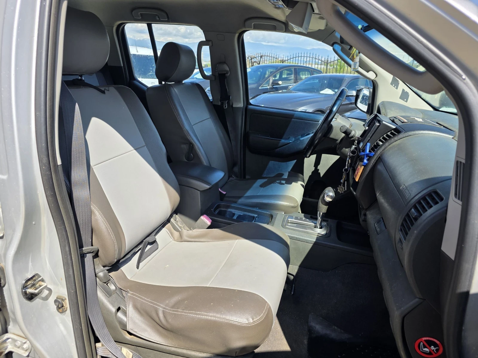 Nissan Navara 2.5 dCi | 174кс | Автоматик | Климатроник , снимка 12 - Автомобили и джипове - 54099158