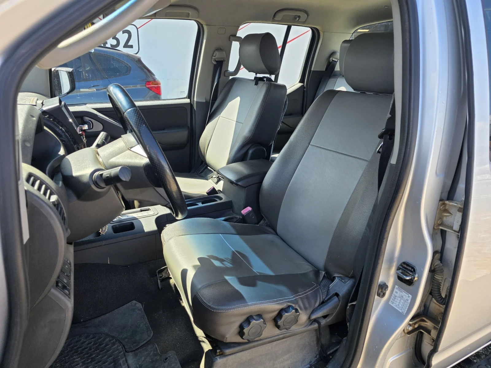 Nissan Navara 2.5 dCi | 174кс | Автоматик | Климатроник , снимка 9 - Автомобили и джипове - 54099158