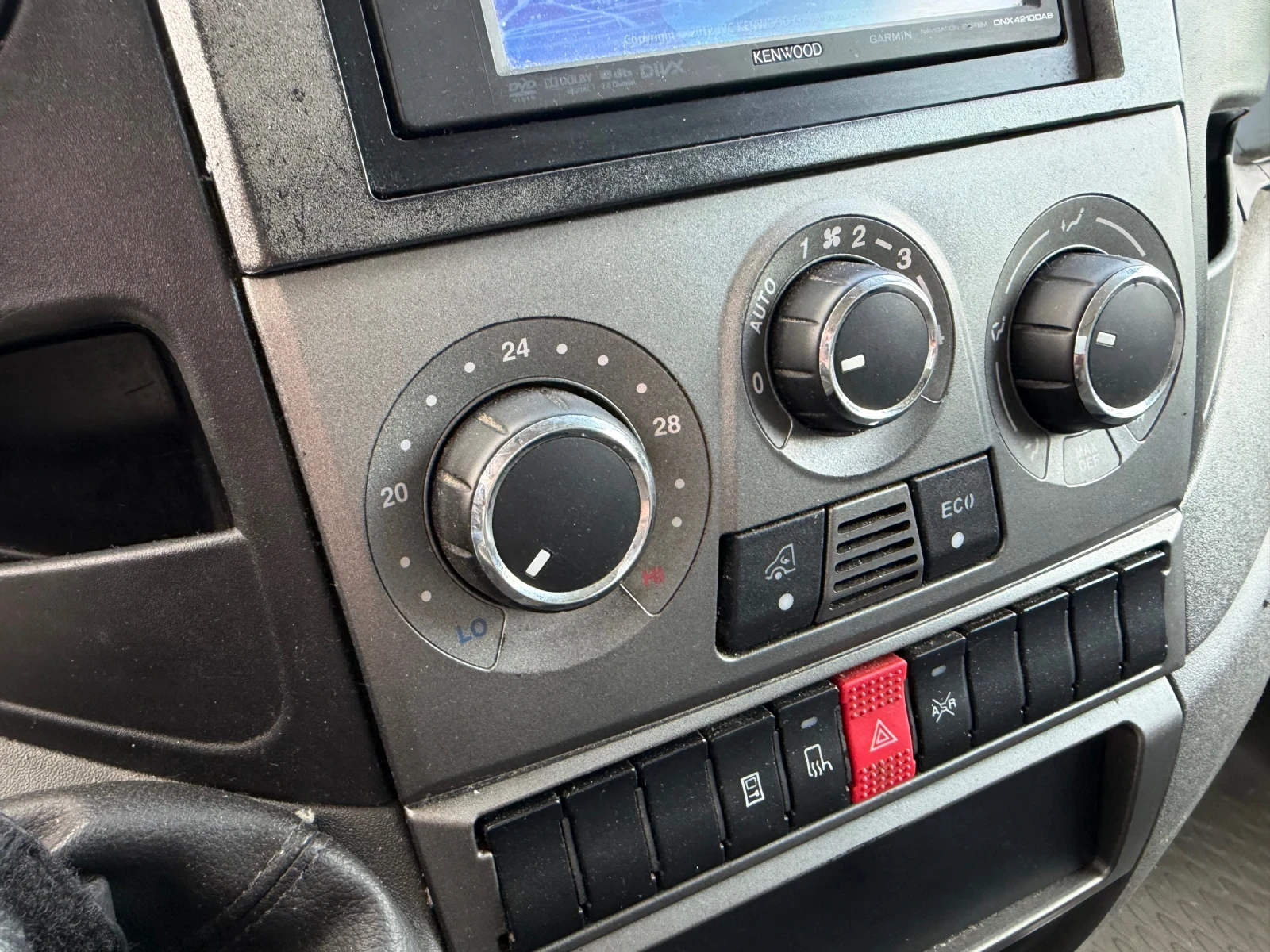 Iveco Daily 35C15* 3.0HPI* Euro5* Климатик* Падащ борд, снимка 6 - Бусове и автобуси - 54426675