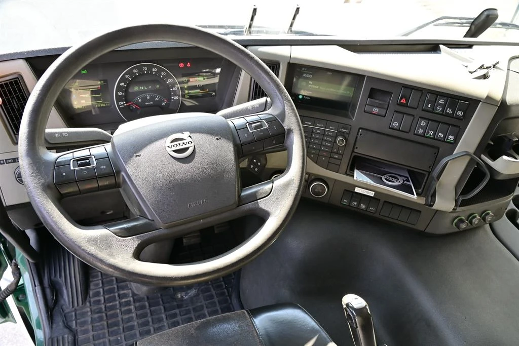 Volvo Fm 330 АДР, теглич, падащ борд, снимка 10 - Камиони - 53914646