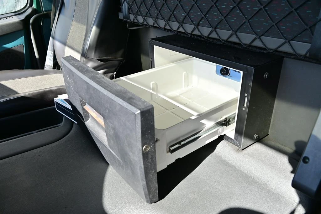 Volvo Fm 330 АДР, теглич, падащ борд, снимка 16 - Камиони - 53914646