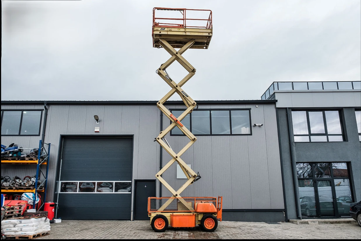 Автовишка Друга марка Ножична вишка JLG 3369 E, снимка 1