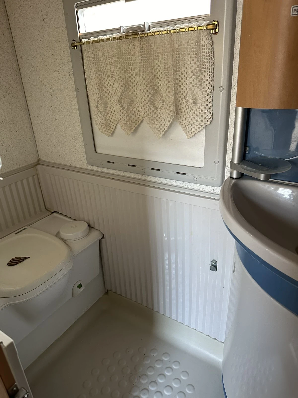 Кемпер Burstner A 532-2 active - изображение 9