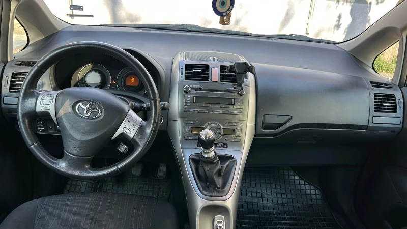 Toyota Auris, снимка 6 - Автомобили и джипове - 49011381